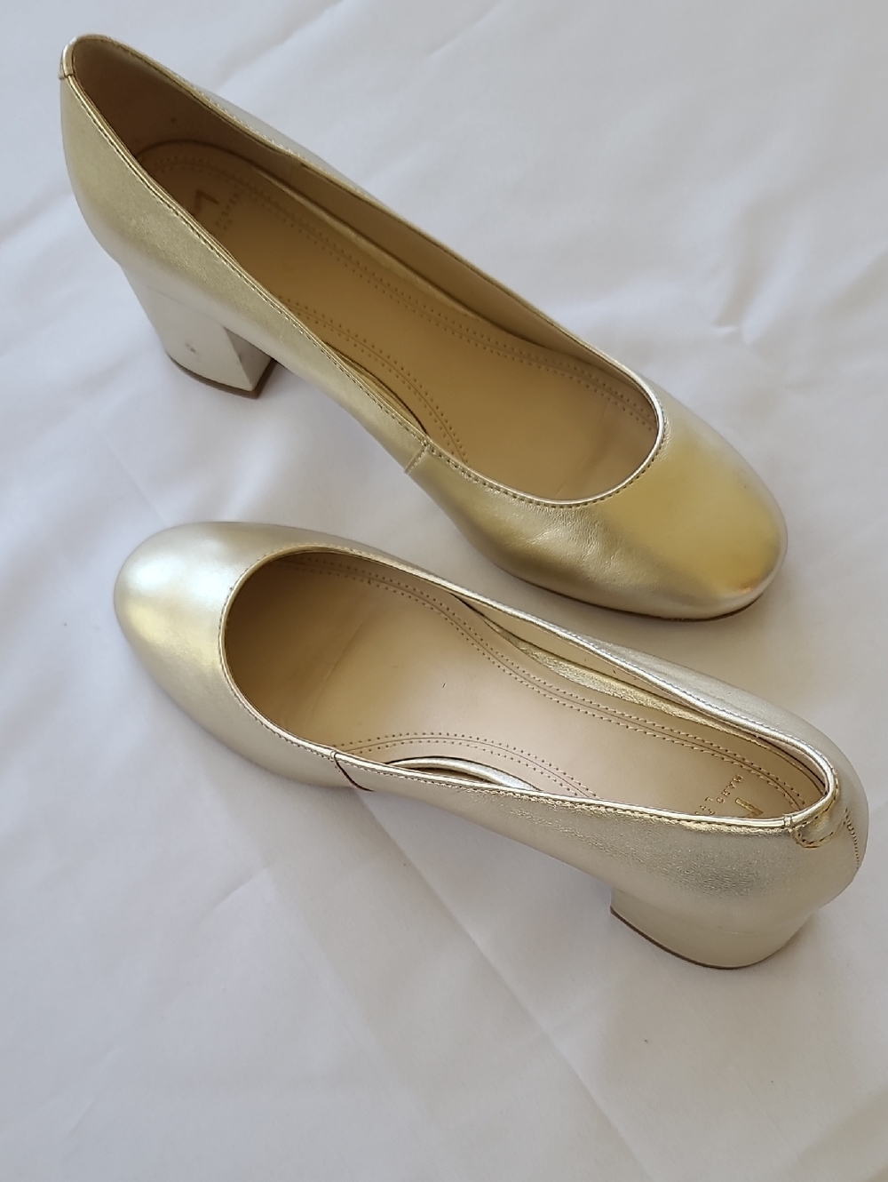Marc Fisher Gold Block Heel Westin Pump. 8M